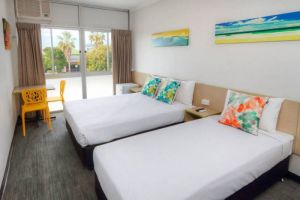 Palm Beach Hotel - Tourism Gold Coast